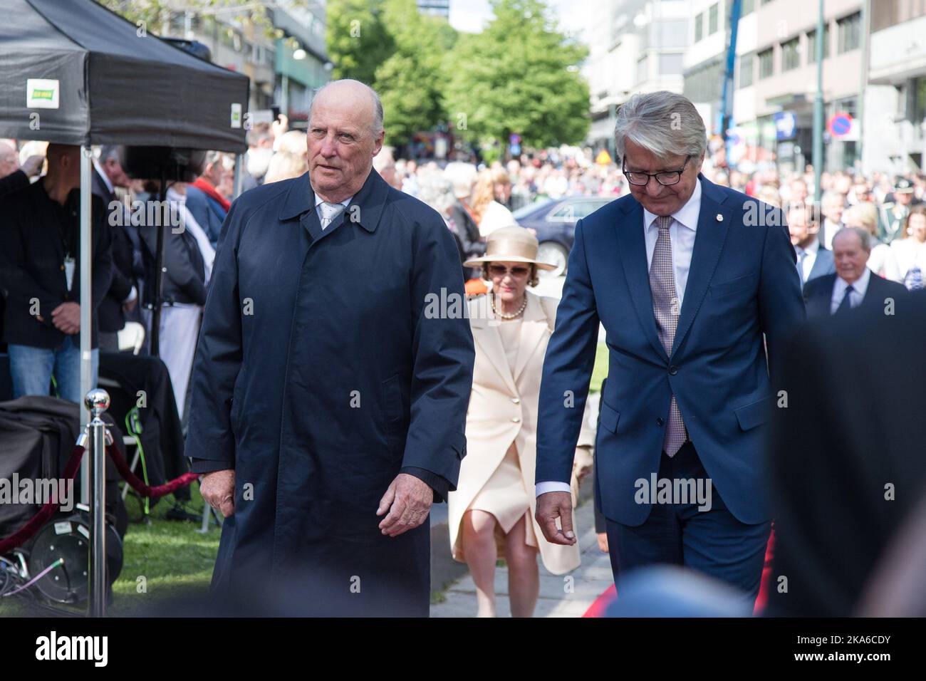 Oslo,Norway 20150607. King Harald and Mayor Fabian Stang arrive commemoration of the 70 anniversary of the royal family returning home after WW2 the Town Hall Square in Oslo on Sunday. Photo: Audun Braastad / NTB scanpix Stock Photo
