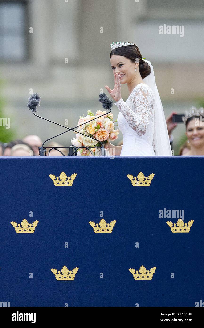 Newlywed in the palace hi-res stock photography and images - Alamy