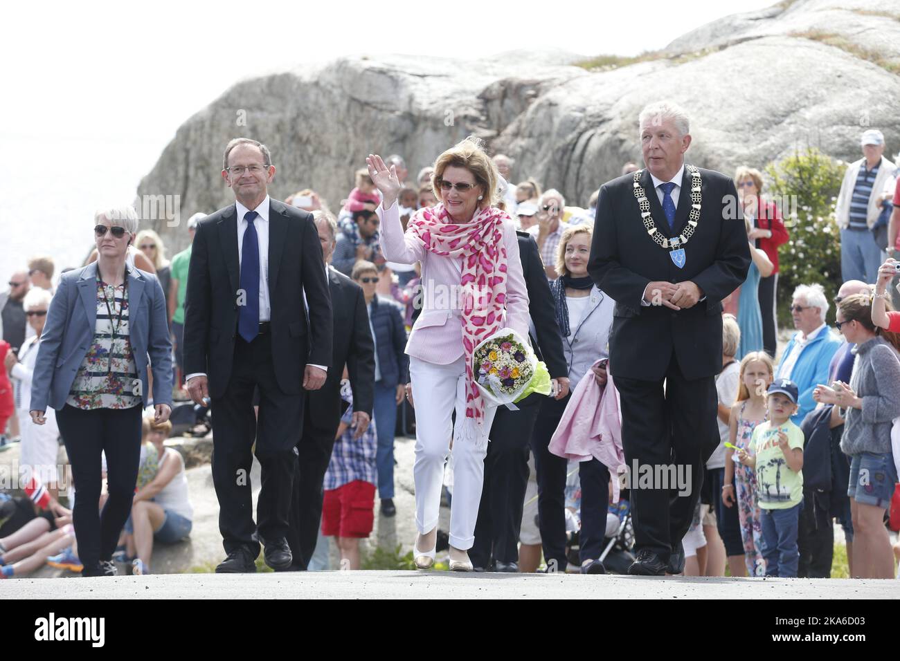 Faerder, Norway 20150627. HM Queen Sonja arrives Faerder National Park at Verdens Ende on Tjoemoe. County Governor Erling Lae (right) and Mayor in Jan Martiniussen. Foto: Terje Bendiksby / NTB scanpix  Stock Photo