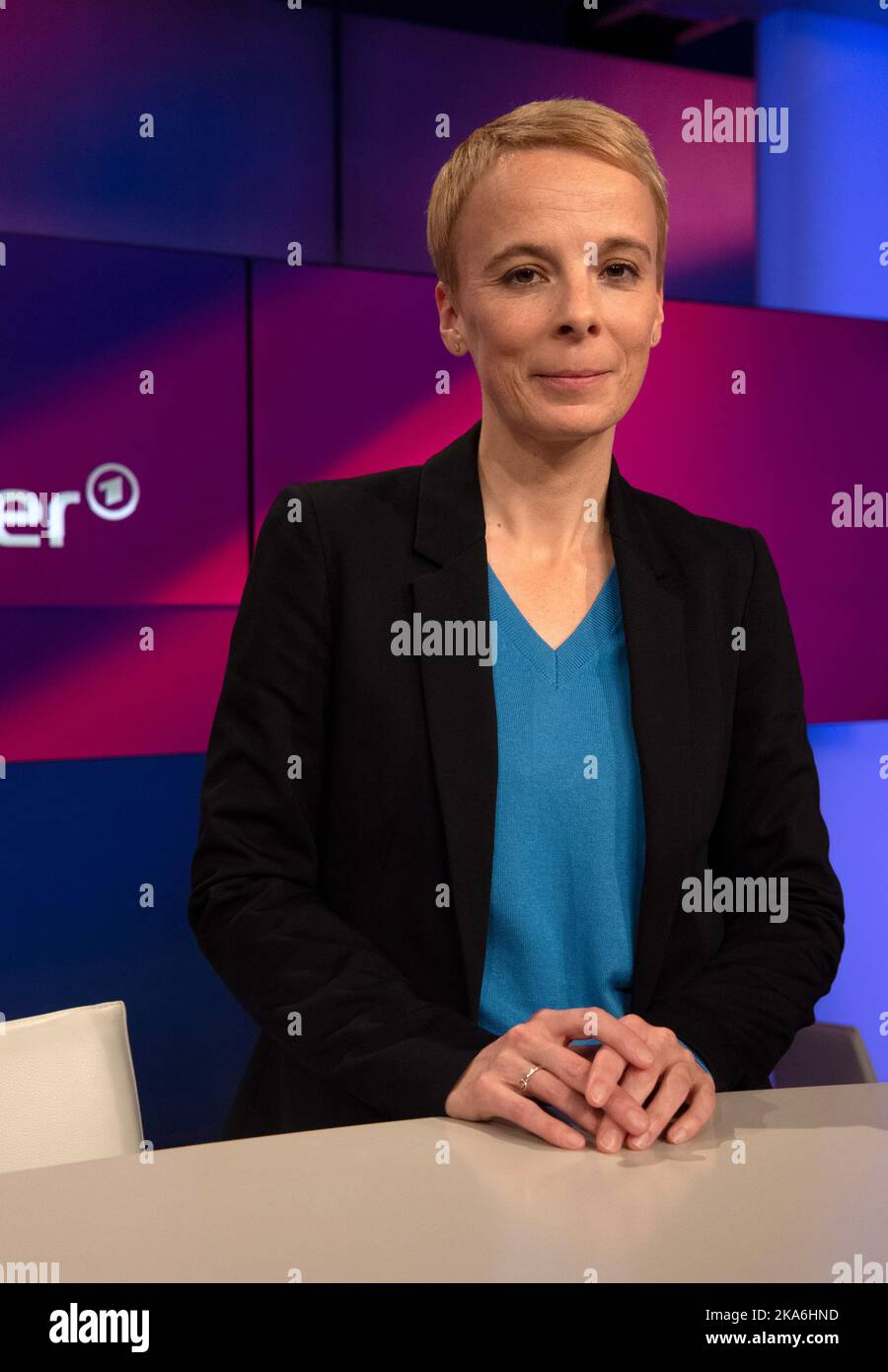 Berlin, Germany. 13th Sep, 2022. Journalist Hannah Bethke confronts the