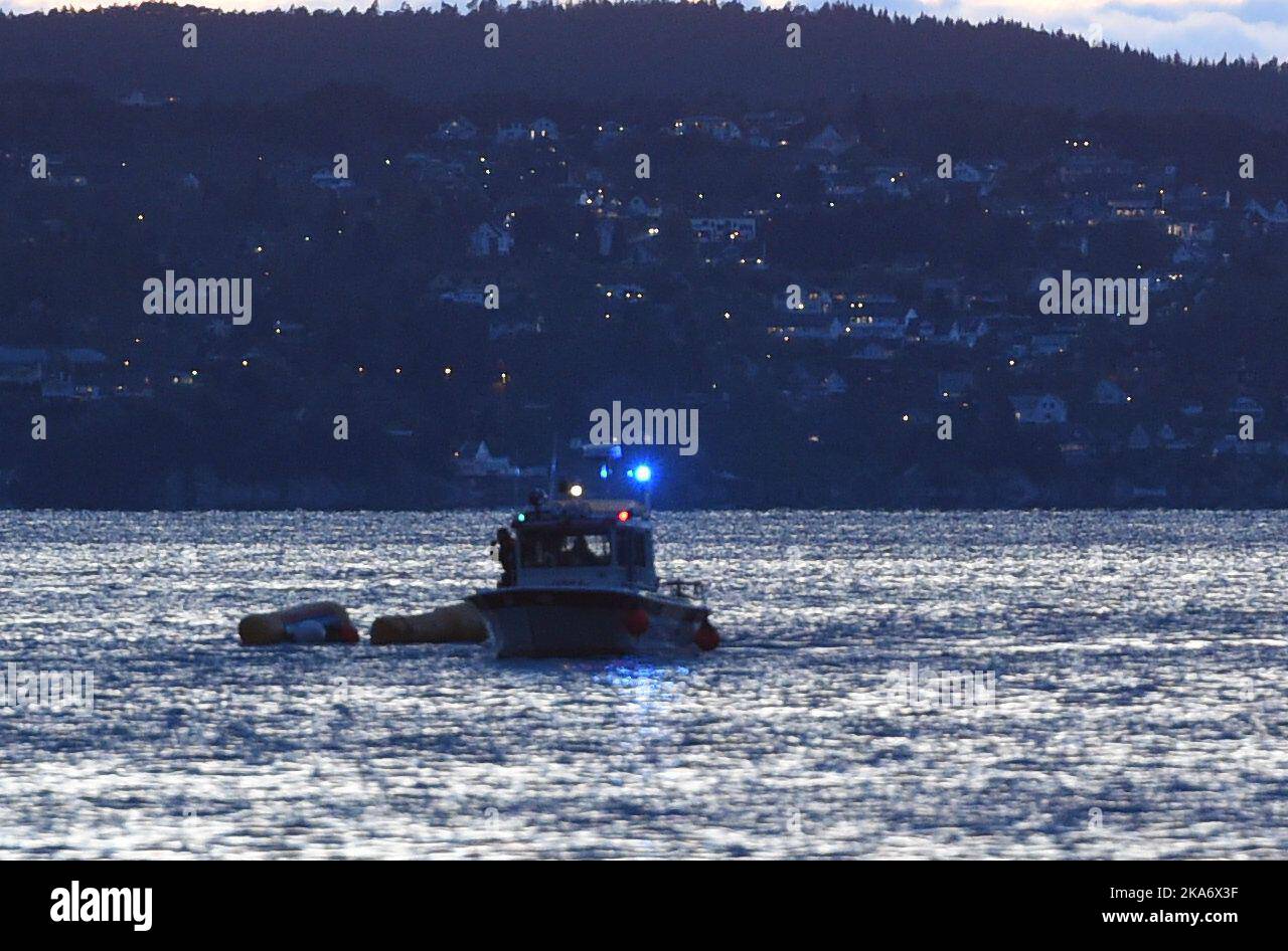 Dive teams search the water after a helicopter crashed during landing on the yacht Bacarella in Sandviken in Bergen. One is critically injured, two are more easily injured Stock Photo
