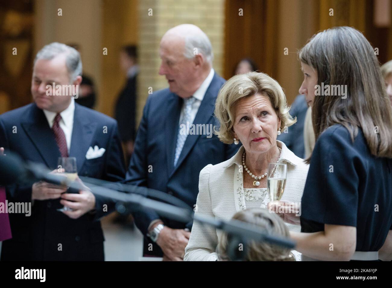 Oslo, Norway 20170918. Queen Sonja talks with artist Kira Wager during the unveiling of the King and Queen's 80th anniversary gift from the Storting (Parliament) on Monday. The gift is a painting by Kira Wager called 'King Olav V's Oath for the Storting'. President of the Storting Olemic Thommessen and King Harald in the background. Photo: Audun Braastad / NTB scanpi Stock Photo