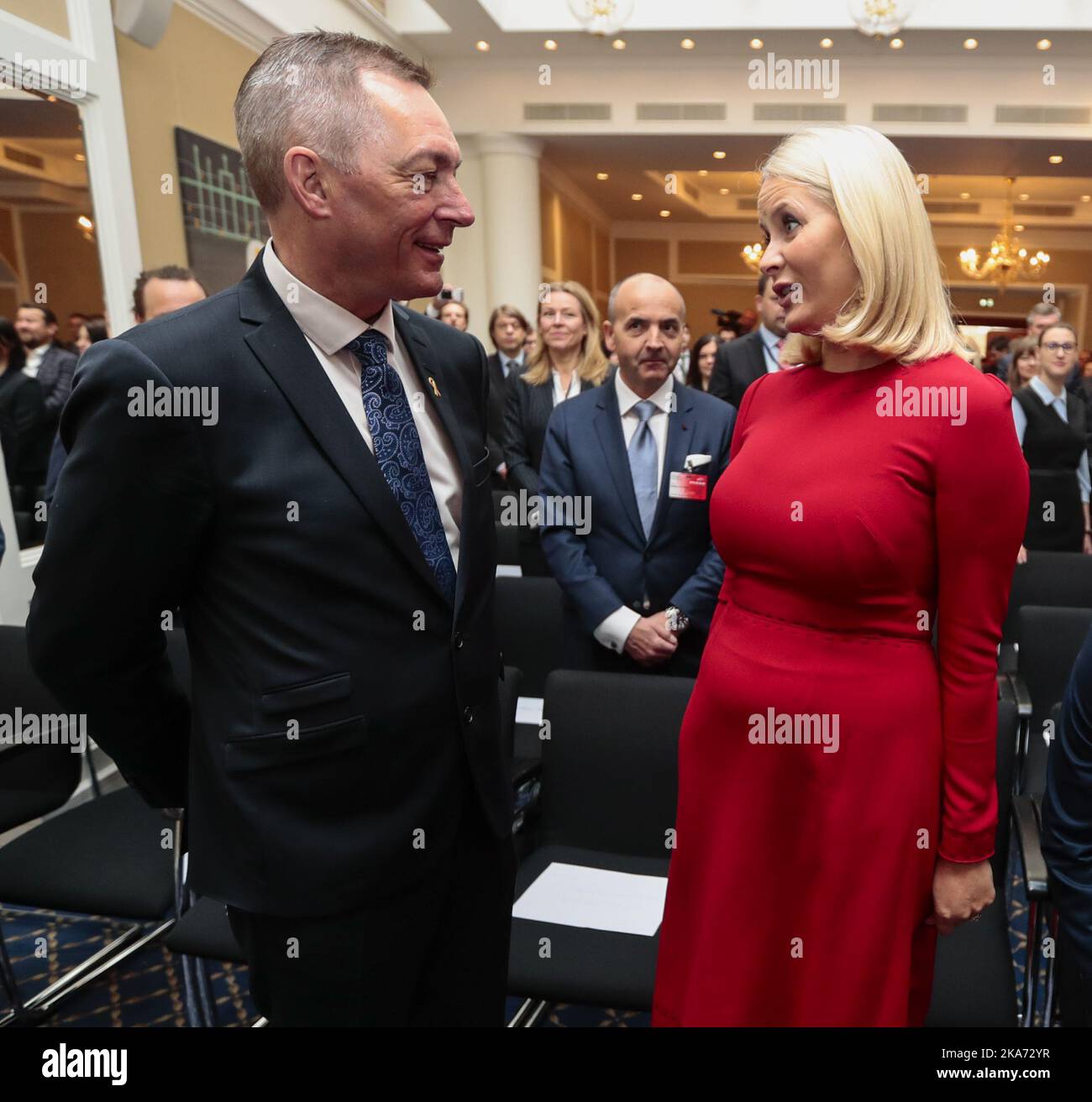 Vilnius, Lithuania 20180425. Crown Princess Mette-Marit and Defense Minister Frank Bakke-Jensen in a conversation during the seminar ' Norwegian Technology Inspiring Growth ' in Vilnius, Lithuania. The Crown Prince Couple on official visits to the three Baltic countries, Latvia, Lithuania and Estonia. Photo: Lise Aaserud / NTB scanpi Stock Photo