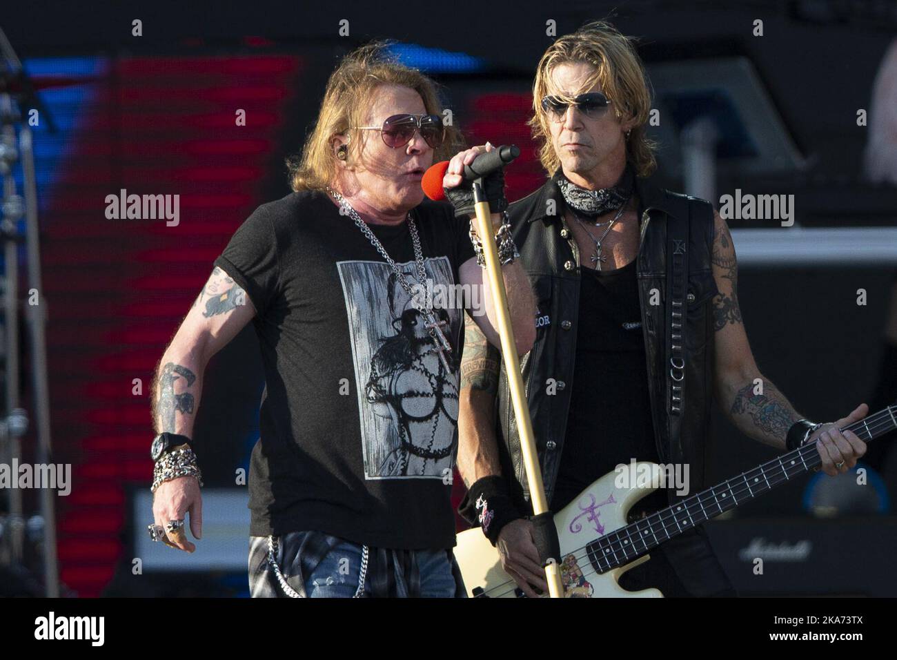 Fans of guns n roses hi-res stock photography and images - Alamy