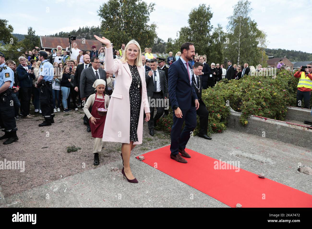 Svelvik, Norway 20180904. Crown Prince Haakon and Crown Princess Mette-Marit are leaving Svelvik during their visit in Vestfold. I Photo: Lise Åserud / NTB scanpix Stock Photo