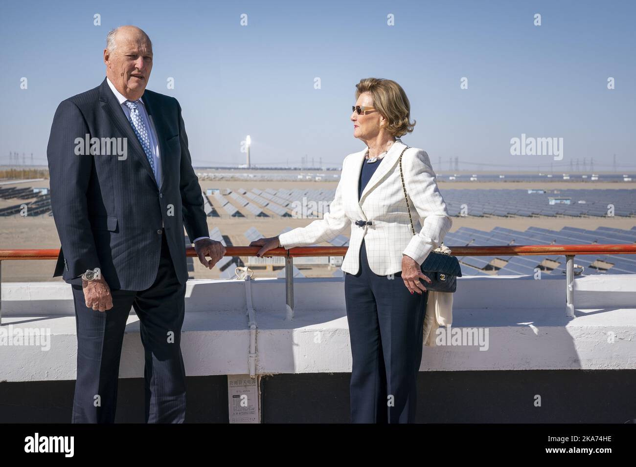 Dunhuang, China 20181012. King Harald and Queen Sonja visited on Thursday the gigantic solar power plant Gansu Dunhuang Solar Park, which Chinese authorities have built in the desert at Dunhuang. The plant is China's largest solar power plant and one of the largest in the world. The royal couple received a tour of the plant and could look over thousands of solar panels and mirrors that reflect the sun up to an energy-producing salt tower. Photo: Heiko Junge / NTB scanpi Stock Photo