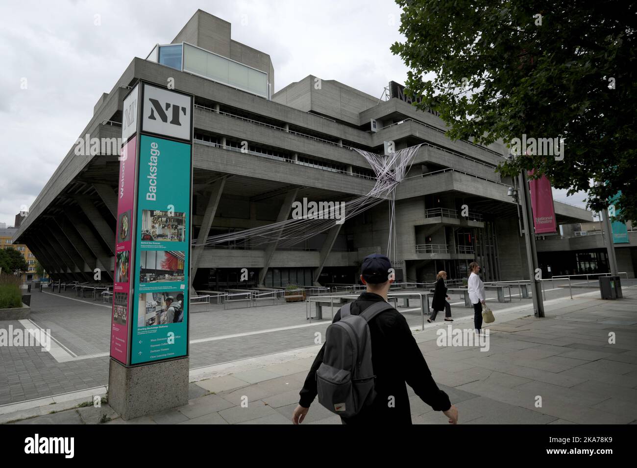 (200707) -- LONDON, July 7, 2020 (Xinhua) -- A man walks past the National Theater wrapped with tapes in London, Britain, on July 7, 2020. Britain's arts, culture and heritage industries will receive a 1.57-billion-pound (1.96-billion-U.S. dollar) rescue package to help weather the impact of the coronavirus pandemic, the government has announced. (Photo by Tim Ireland/Xinhua) Stock Photo