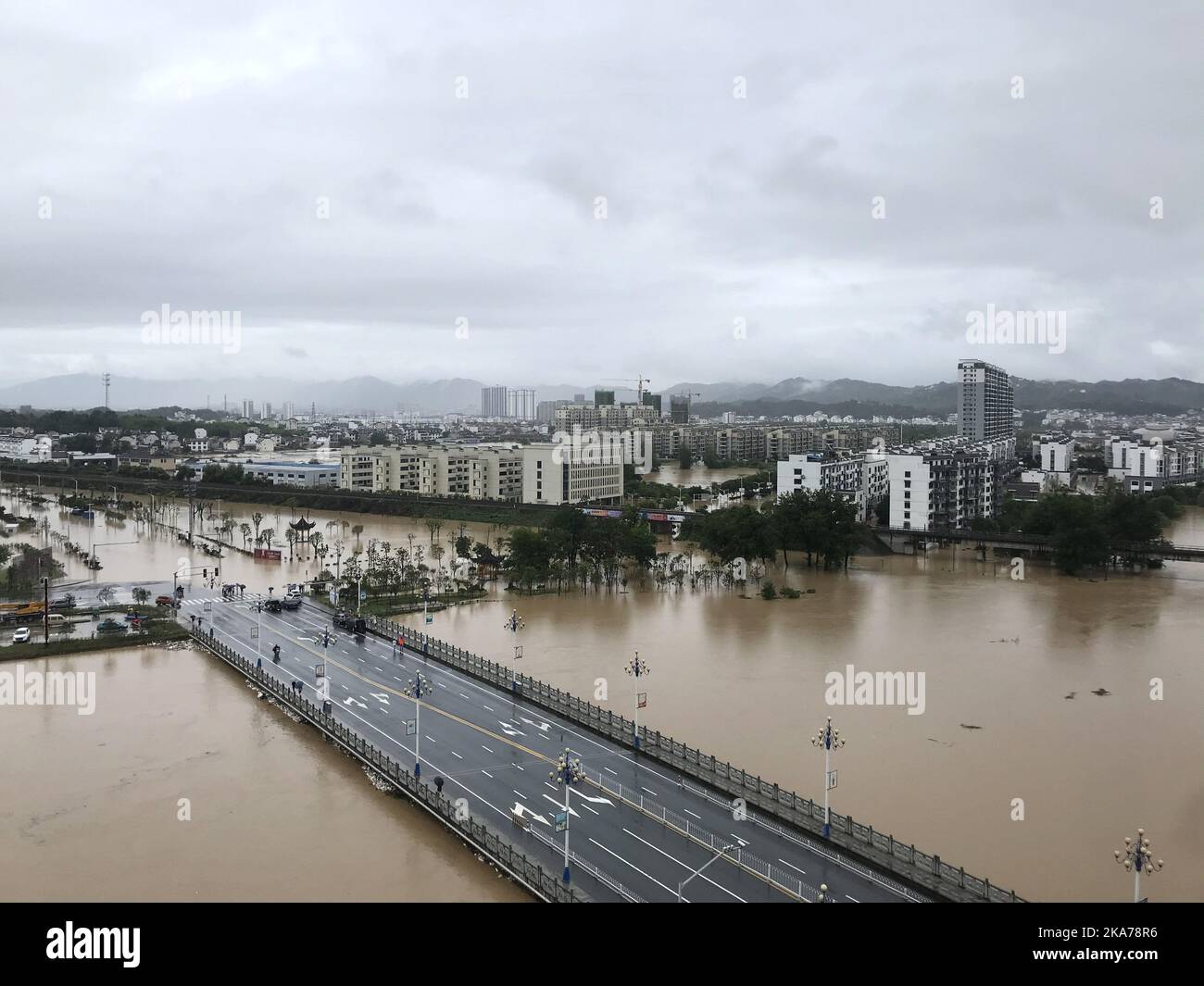 (200708) -- BEIJING, July 8, 2020 (Xinhua) -- Photo taken on July 7, 2020 shows a view of Shexian County battered by flood in east China's Anhui Province. (Photo by Pan Cheng/Xinhua) Stock Photo