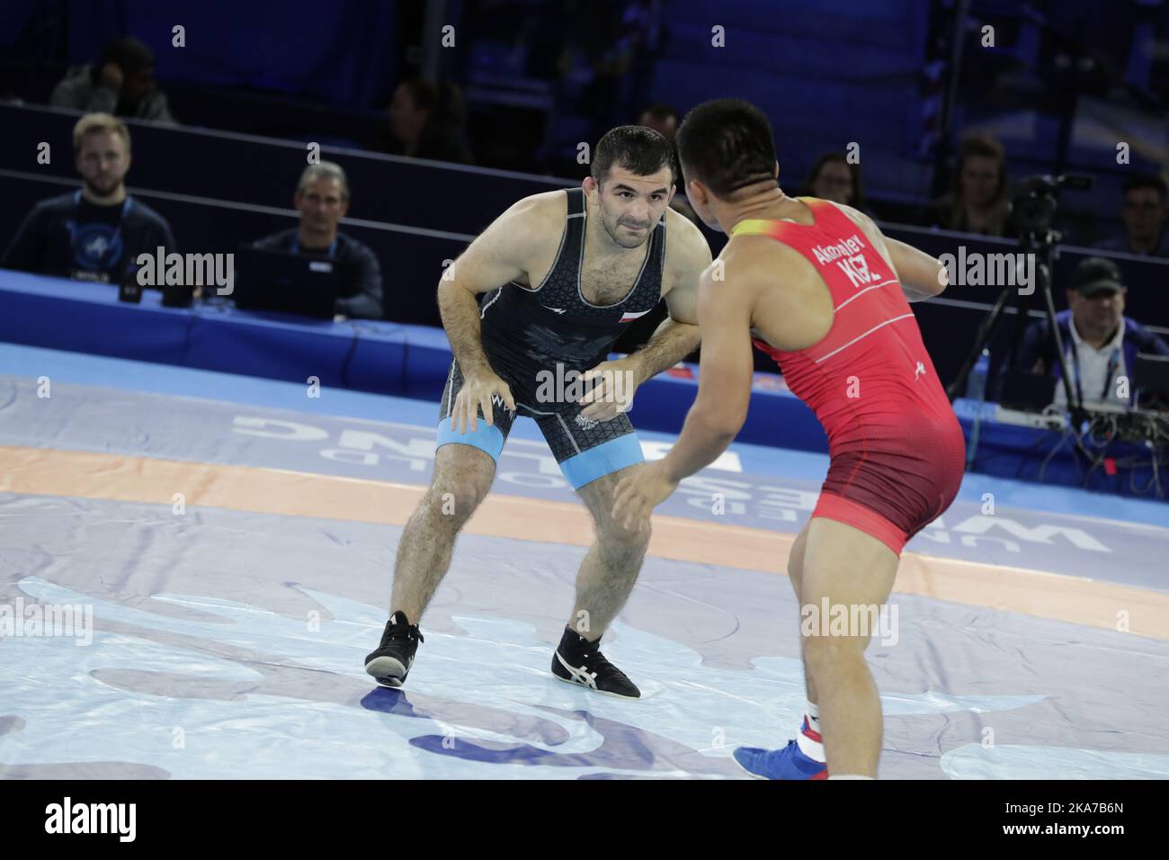 Oslo 20211005. Polish Magomedmurad Gadzhiev (left) and Kyrgyz Ernazar Akmataliev during the final 3-5 in 70kg during Tuesday's matches during this year's wrestling WC in Oslo. Photo: Berit Roald / NTB  Stock Photo