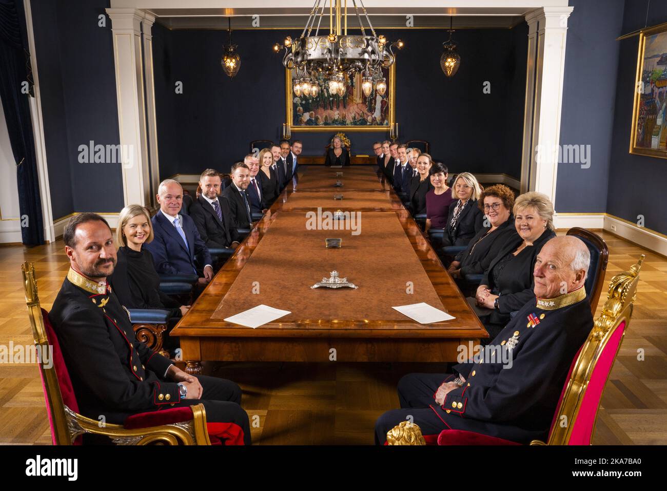 Oslo 20211014. The Solberg government meets the king for its last minister at the Palace on Thursday. Under the Prime Minister, the outgoing government appoints the ministers to the incoming government. F.v. and around the table: Crown Prince Haakon, Minister of Education and Integration Guri Melby (V), Minister of Finance Jan Tore Sanner (H), Minister of Health Bent Hoie (H), Minister of Labor and Social Affairs TorbjÃ¸rn Roe Isaksen (H), Minister of Defense Frank Bakke-Jensen (H ), Minister of Trade and Industry Iselin Nybo (V), Minister of Development Dag Inge Ulstein (KrF), Minister of Cu Stock Photo