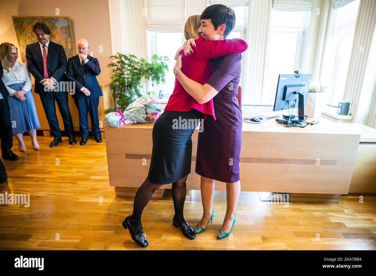 Oslo 20211014. Upcoming Foreign Minister Anniken Huitfeldt (Labor Party) and outgoing Foreign Minister Ine Marie Eriksen Soreide (H) during the key handover at the Ministry of Foreign Affairs in Oslo on Thursday. Photo: HÃ¥kon Mosvold Larsen / NTB  Stock Photo