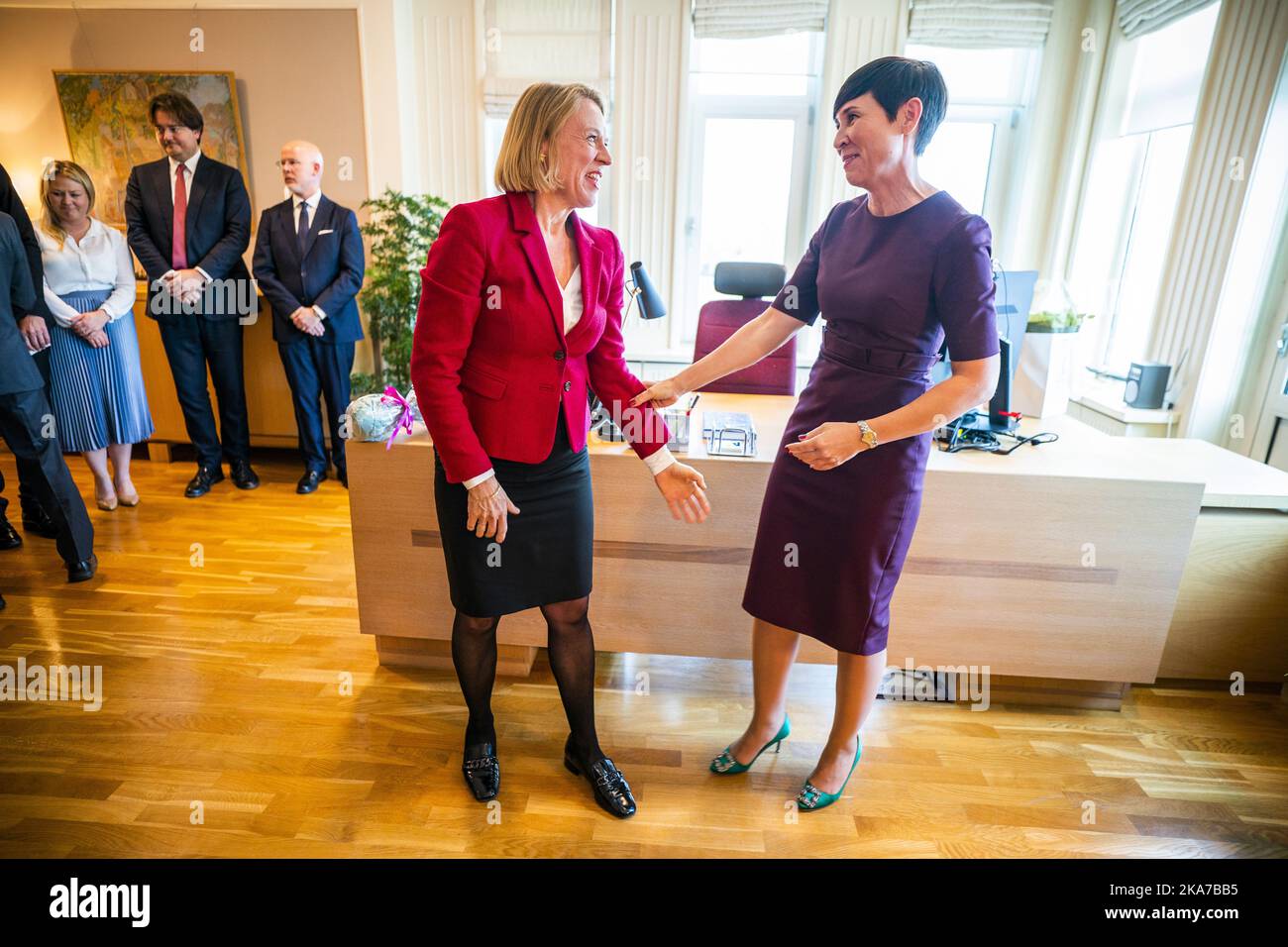 Oslo 20211014. Upcoming Foreign Minister Anniken Huitfeldt (Labor Party) and outgoing Foreign Minister Ine Marie Eriksen Soreide (H) during the key handover at the Ministry of Foreign Affairs in Oslo on Thursday. Photo: HÃ¥kon Mosvold Larsen / NTB  Stock Photo