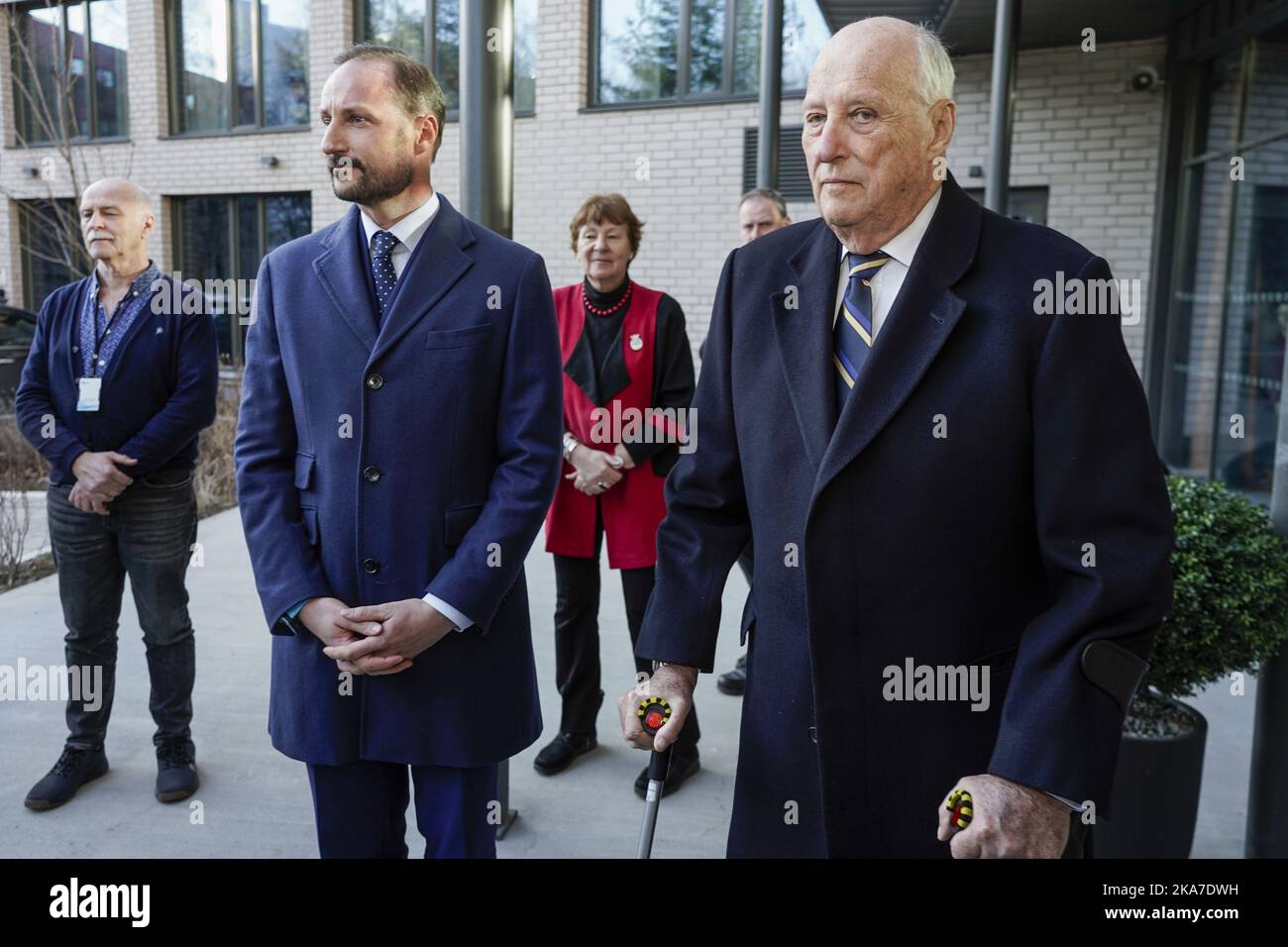 Oslo 20220318. Crown Prince Haakon and King Harald visit the arrival center for refugees at Helsfyr in Oslo. Photo: Terje Pedersen / NTB  Stock Photo
