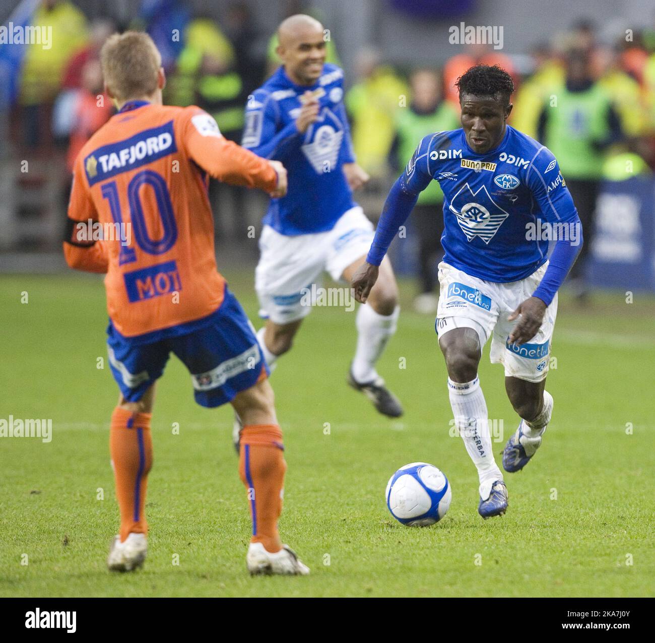 Molde Mame Biram Diouf (right) and Aalesund's Johan Arneng battle for the ball Stock Photo