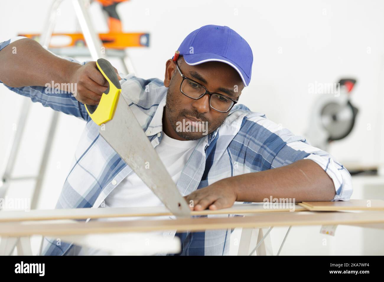 Using hand saw hi-res stock photography and images - Alamy