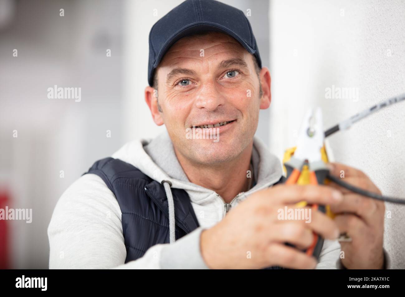 How To Cut Wire Junction Box at Debra Baughman blog