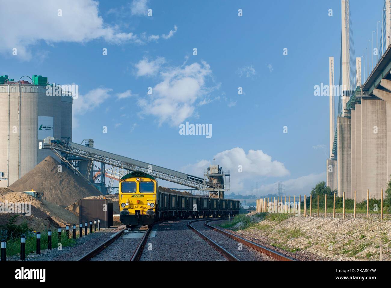 Class 66 rail in Freightliner livery working at the Lafarge Greenhithe site in