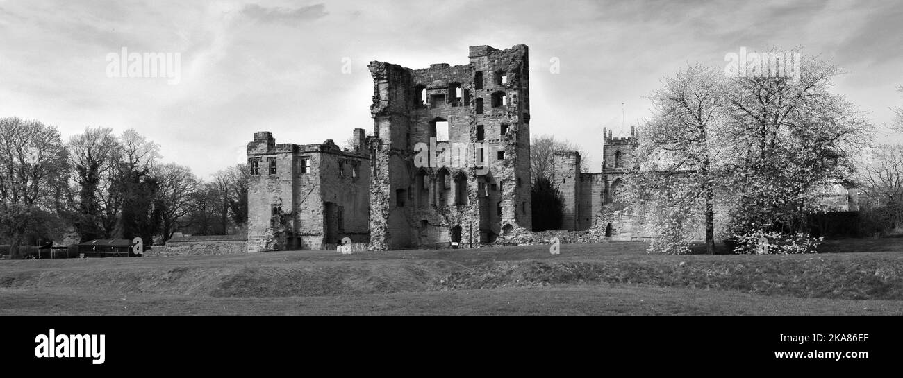 The ruins of Ashby de la Zouch Castle, Ashby de la Zouch town