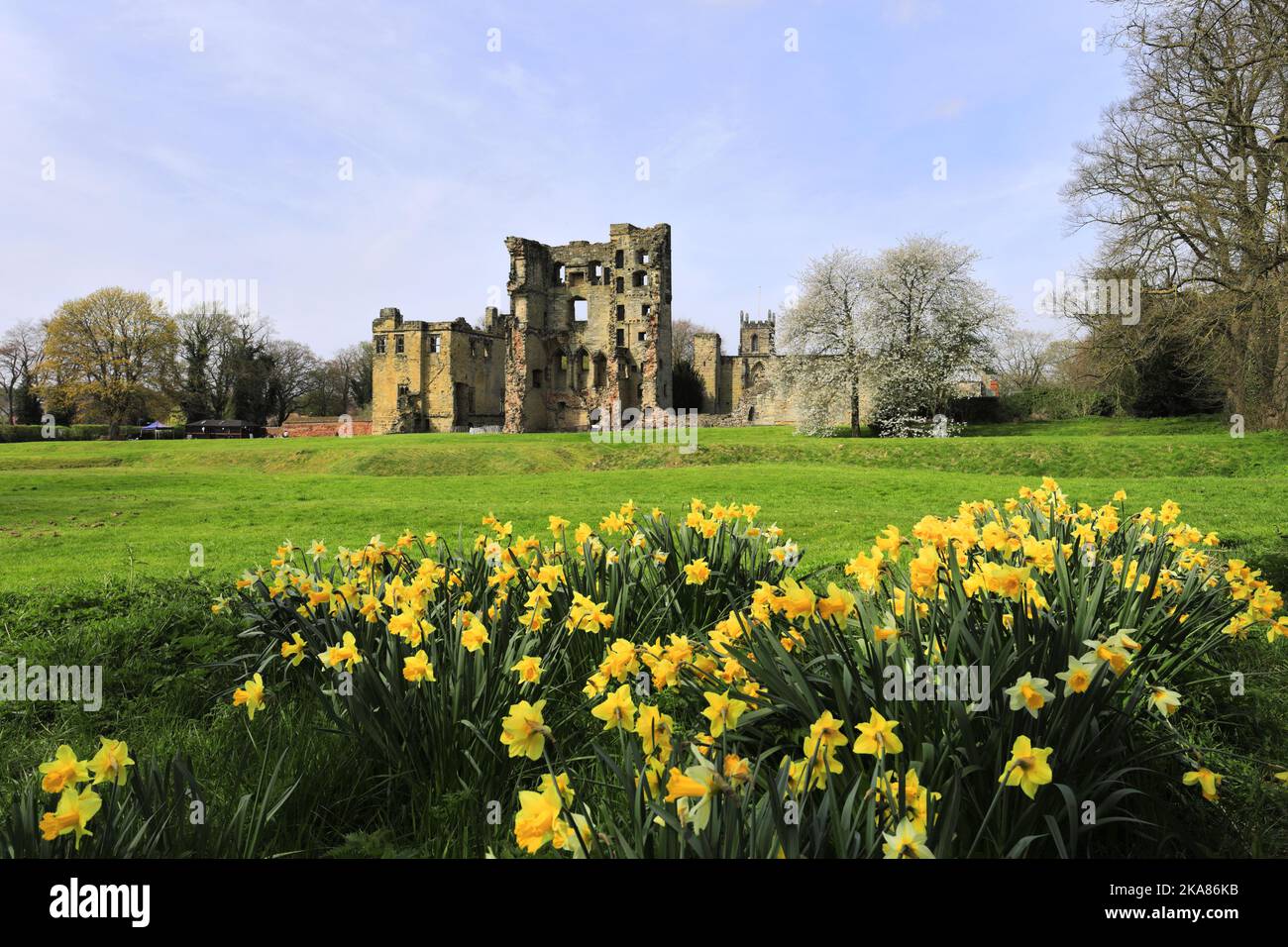 The ruins of Ashby de la Zouch Castle, Ashby de la Zouch town