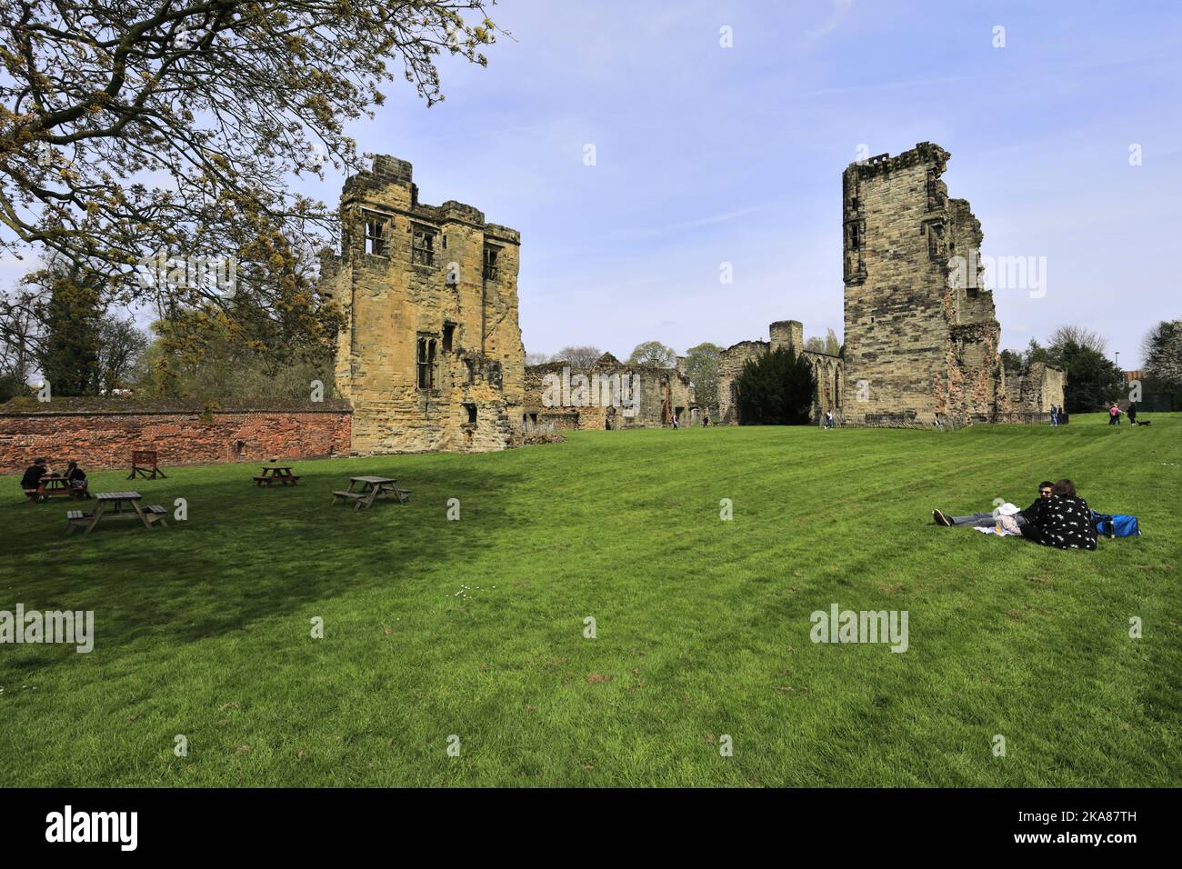 The ruins of Ashby de la Zouch Castle, Ashby de la Zouch town