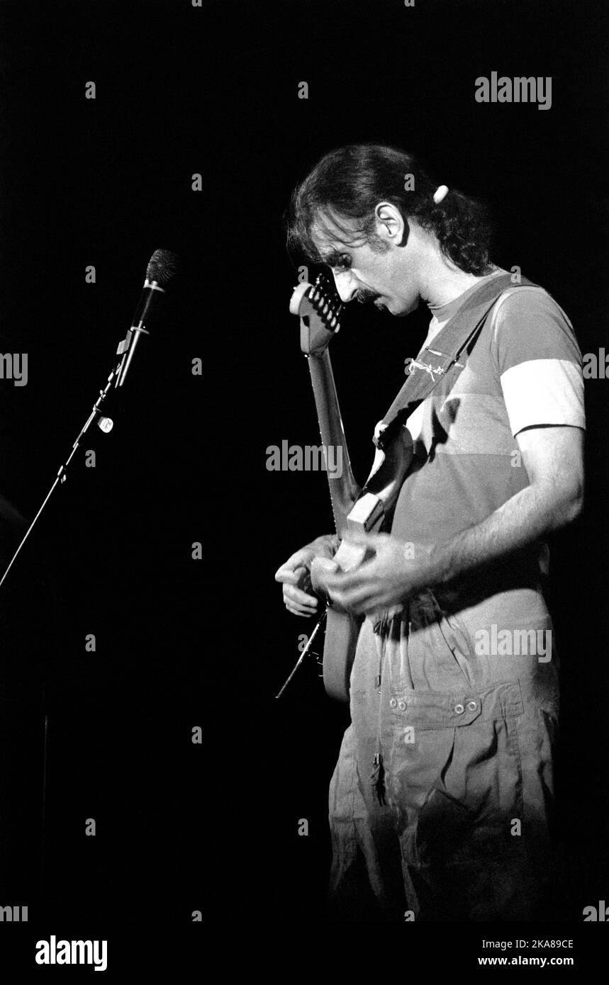 84/2931 FRANK ZAPPA 24 September 1984 Hammersmith Odeon, London Stock Photo Alamy