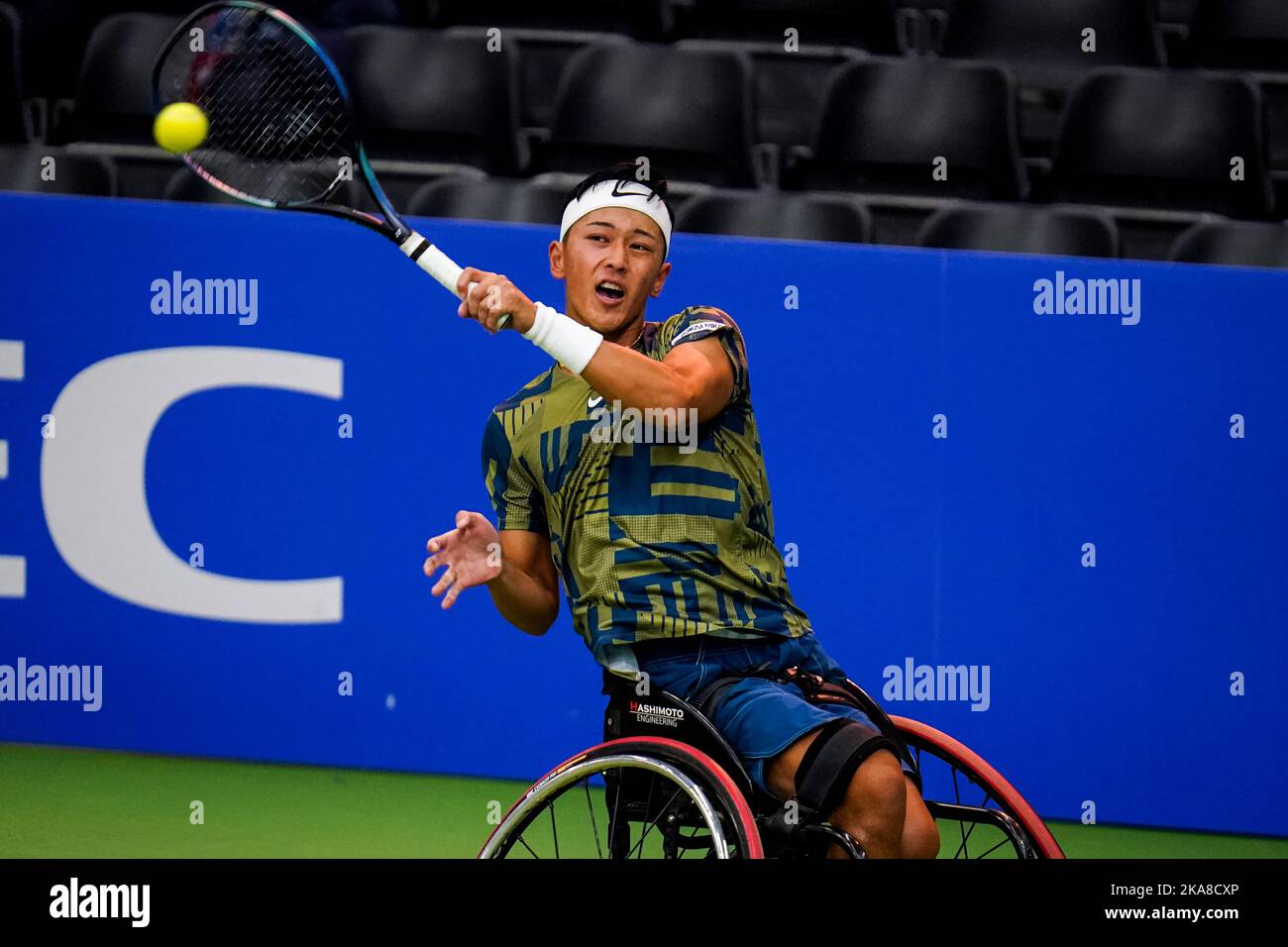 OSS, NETHERLANDS - NOVEMBER 1: Tokito Oda of Japan plays a forehand in his match against Alfie Hewett of Great Britain during Day 3 of the 2022 ITF Wheelchair Tennis Masters at Sportcentrum de Rusheuvel on November 1, 2022 in Oss, Netherlands (Photo by Rene Nijhuis/Orange Pictures) Stock Photo