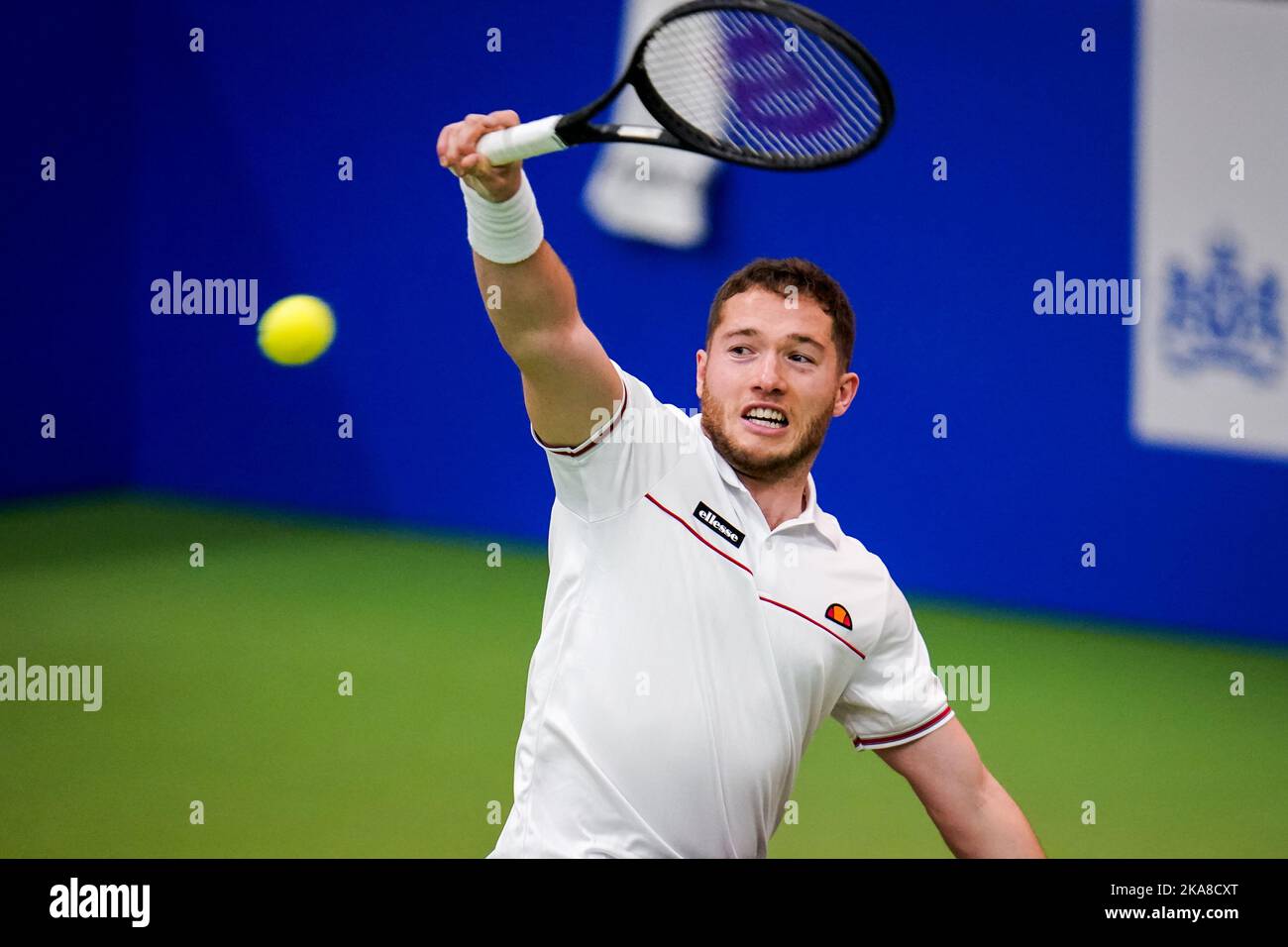 OSS, NETHERLANDS - NOVEMBER 1: Alfie Hewett of Great Britain plays a backhand in his match against Tokito Oda of Japan during Day 3 of the 2022 ITF Wheelchair Tennis Masters at Sportcentrum de Rusheuvel on November 1, 2022 in Oss, Netherlands (Photo by Rene Nijhuis/Orange Pictures) Stock Photo