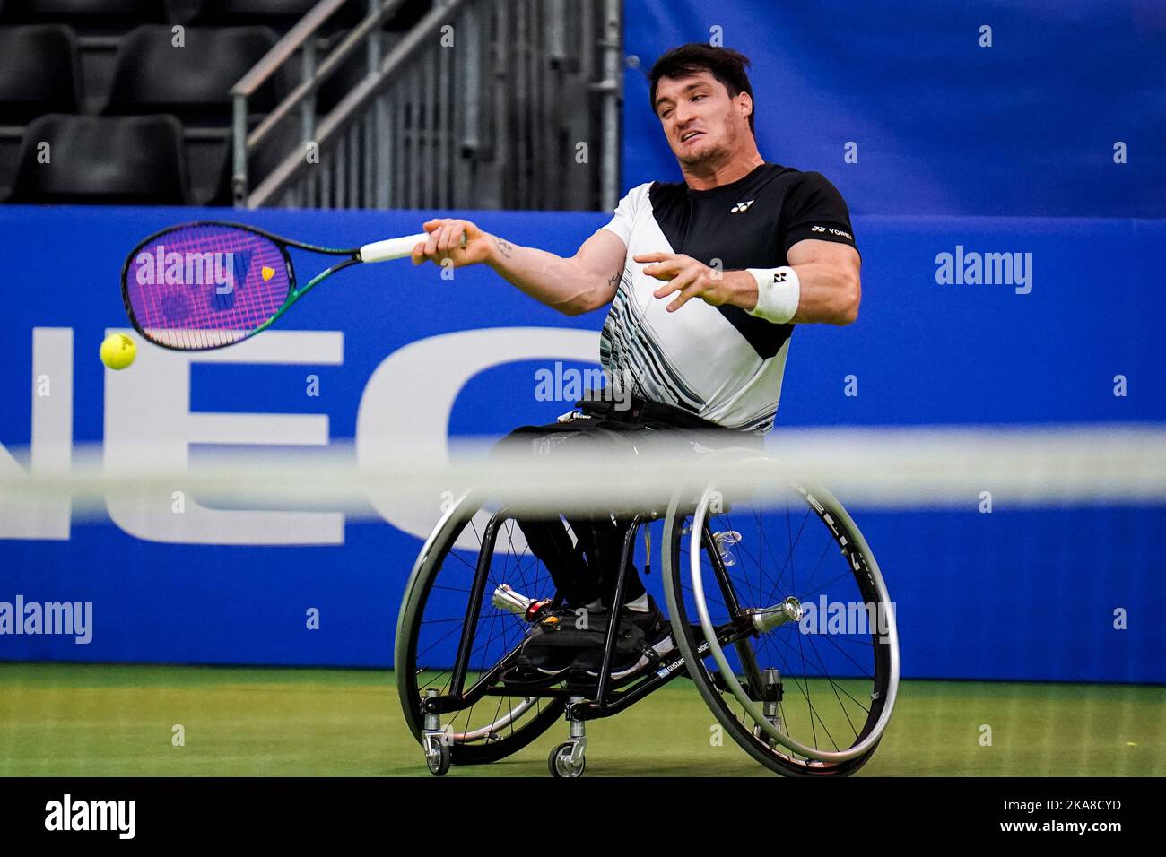 OSS, NETHERLANDS - NOVEMBER 1: Gustavo Fernandez of Argentina plays a forehand in his match against Joachim Gerard of Belgium during Day 3 of the 2022 ITF Wheelchair Tennis Masters at Sportcentrum de Rusheuvel on November 1, 2022 in Oss, Netherlands (Photo by Rene Nijhuis/Orange Pictures) Stock Photo