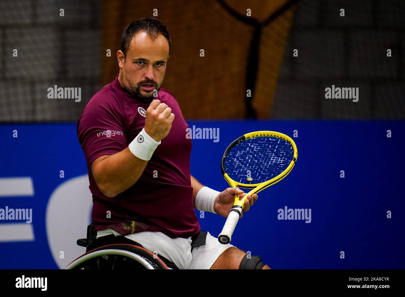 OSS, NETHERLANDS - NOVEMBER 1: Tom Egberink of the Netherlands celebrates during his match against Shingo Kunieda of Japan during Day 3 of the 2022 ITF Wheelchair Tennis Masters at Sportcentrum de Rusheuvel on November 1, 2022 in Oss, Netherlands (Photo by Rene Nijhuis/Orange Pictures) Stock Photo