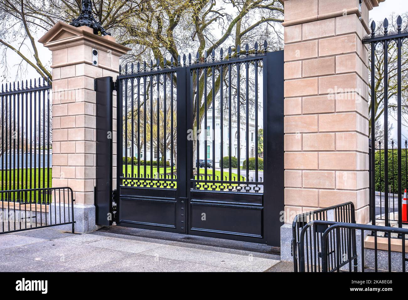 White House front gate fence view, entrance to US President office