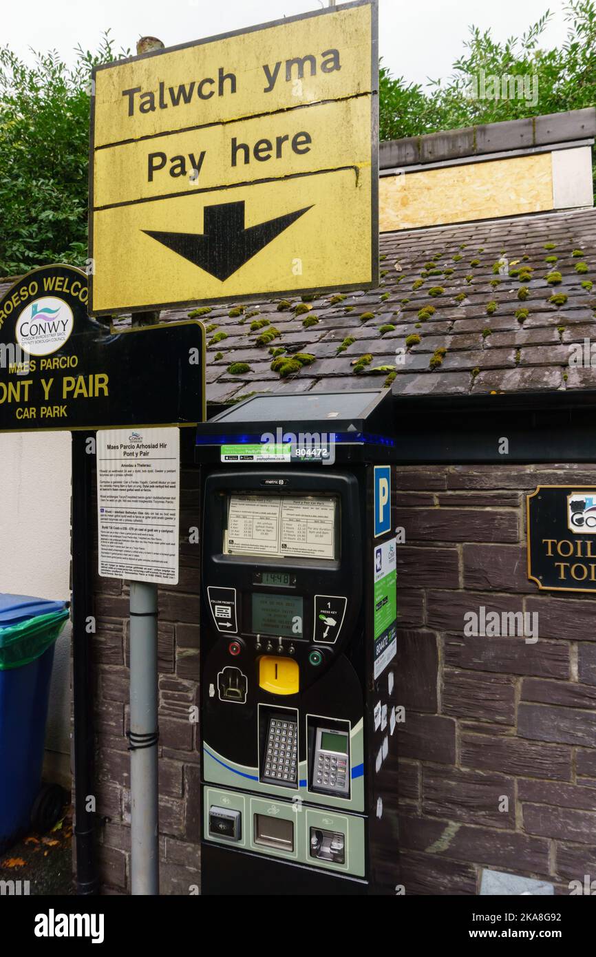 Car parking ticket machine in English and Welsh languages in Betws y Coed, Snowdonia National Park, North Wales Stock Photo