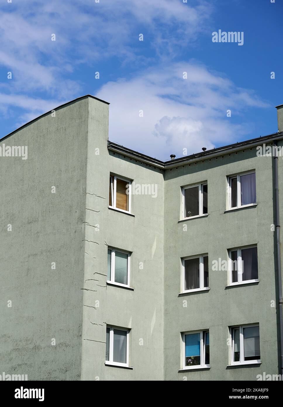 No visible fire at four-story apartment building - CrimeRadar
