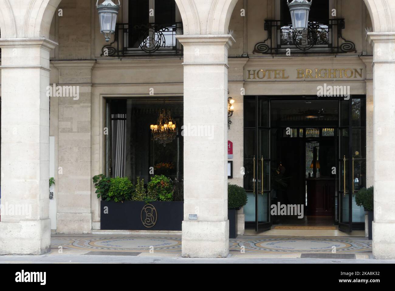 Paris, France. October 30. 2022. Famous Brighton hotel. Establishment  dating from the beginning of the 20th century, located in the rue de Rivoli  Stock Photo - Alamy