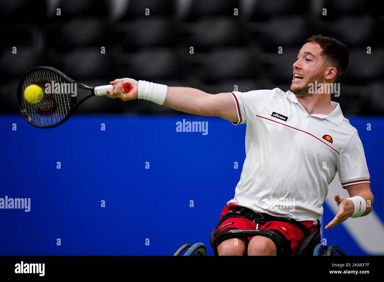 OSS, NETHERLANDS - NOVEMBER 1: Alfie Hewett of Great Britain plays a forehand in his match against Tokito Oda of Japan during Day 3 of the 2022 ITF Wheelchair Tennis Masters at Sportcentrum de Rusheuvel on November 1, 2022 in Oss, Netherlands (Photo by Rene Nijhuis/Orange Pictures) Stock Photo