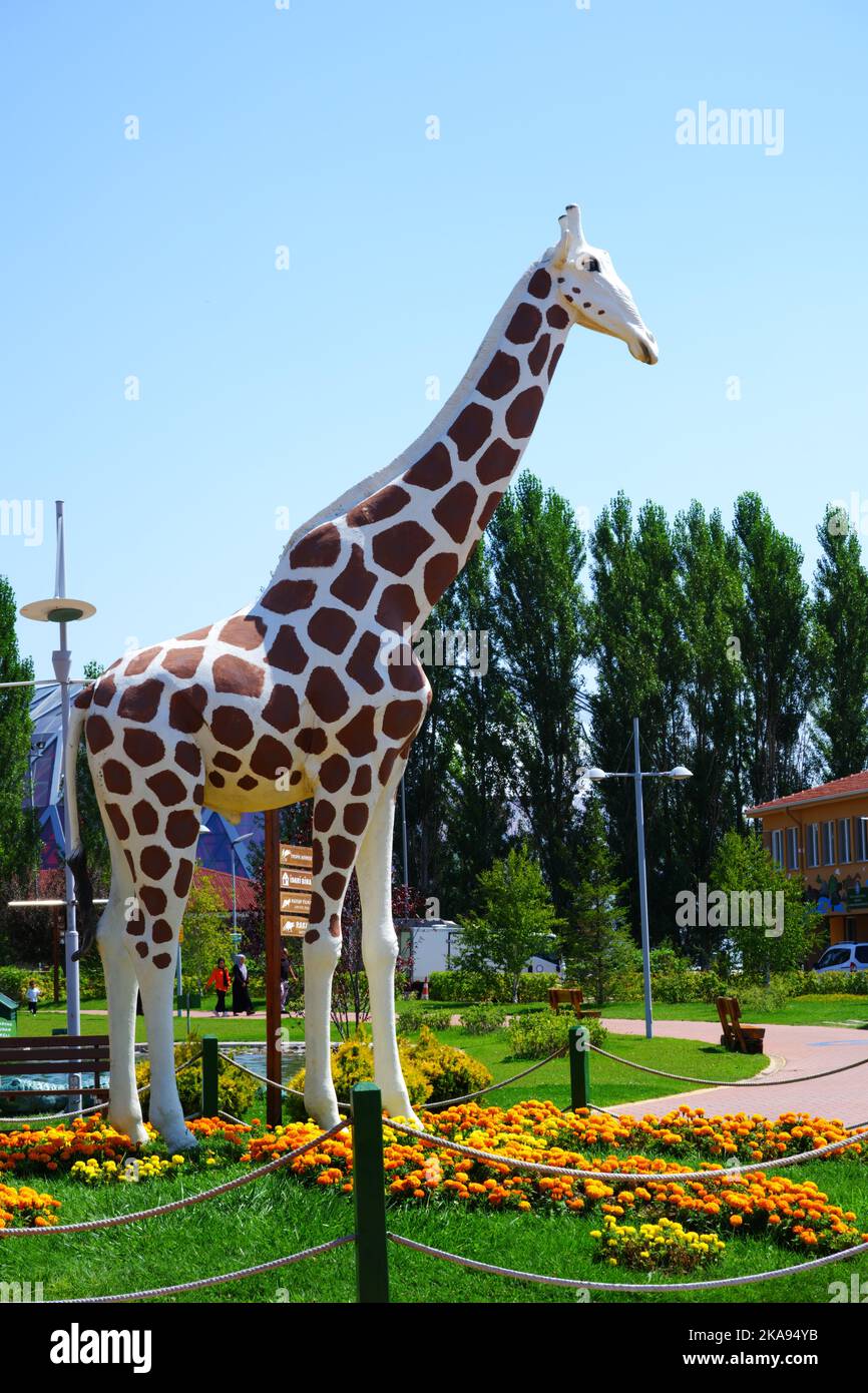 Statue of giraffe hires stock photography and images Alamy