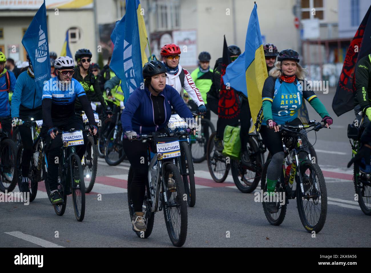 Non Exclusive KYIV, UKRAINE OCTOBER 29, 2022 Cyclists are set to