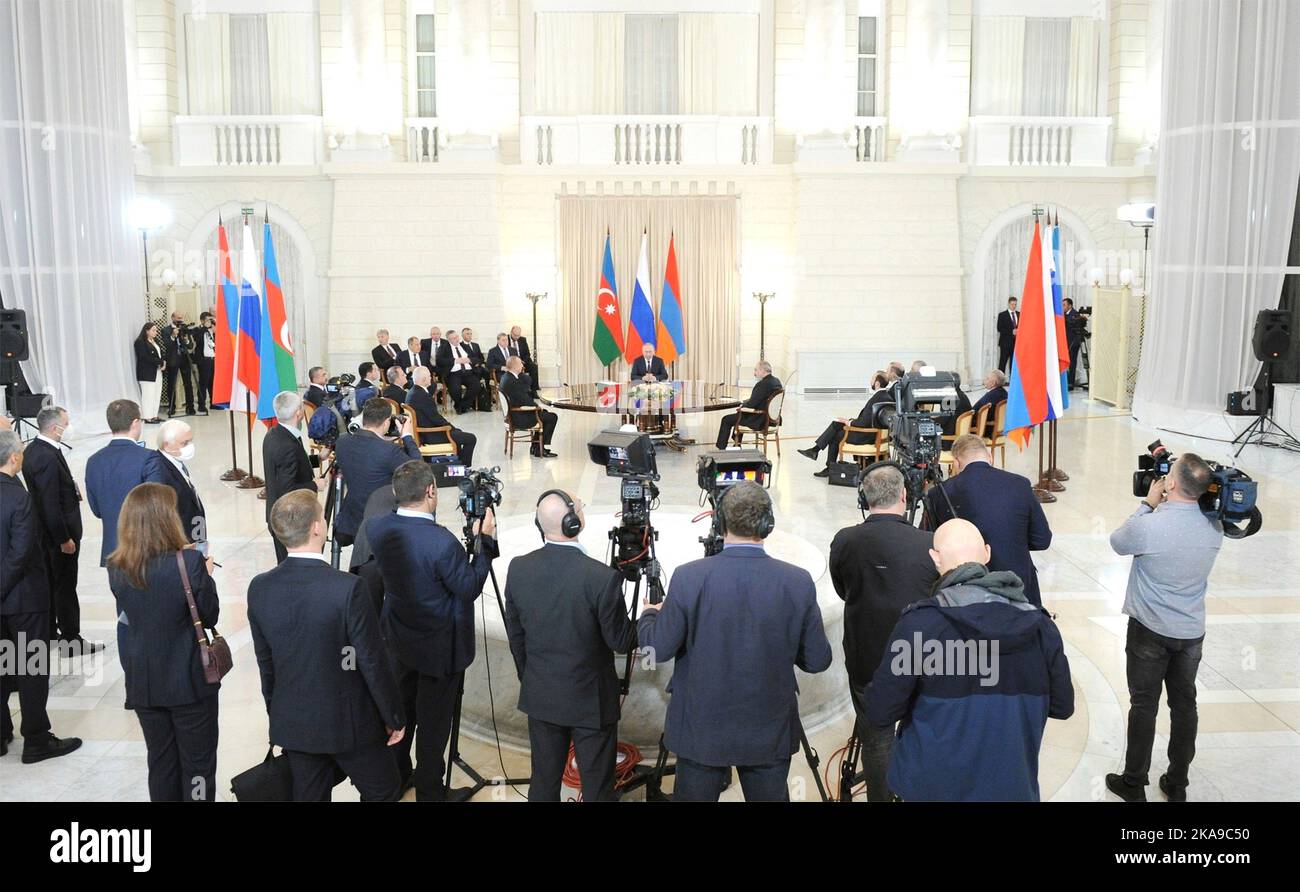 Sochi, Russia. 31st Oct, 2022. Russian President Vladimir Putin holds a face-to-face trilateral meeting with Azerbaijani President Ilham Aliyev and Armenian Prime Minister Nikol Pashinyan at the presidential residence at Cape Idokopas, October 31, 2022 in Sochi, Krasnodar Krai, Russia. Credit: Mikhail Klimentyev/Kremlin Pool/Alamy Live News Stock Photo