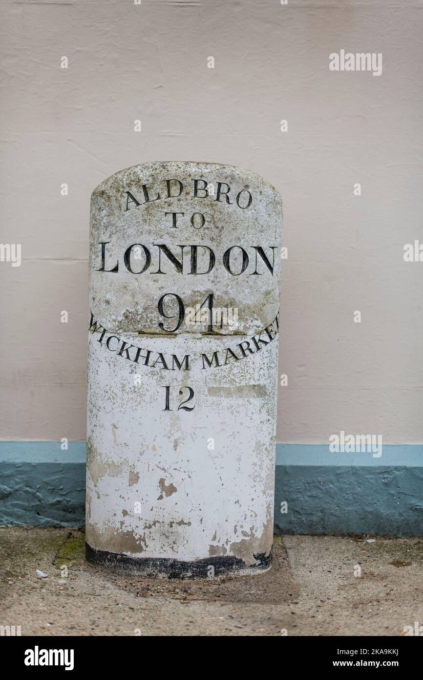 A road mile stone marker, Aldbro to London Stock Photo