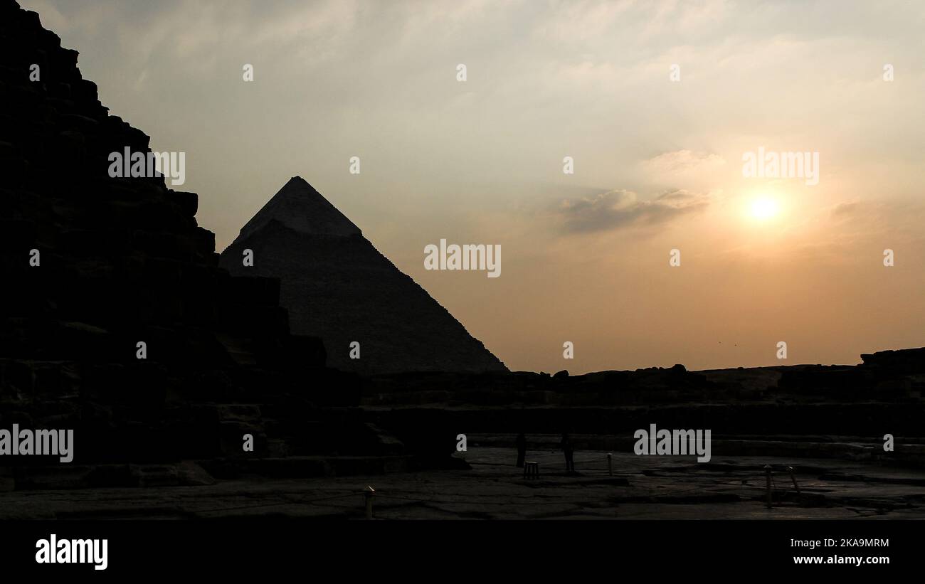 Great pyramids of giza sunset hi-res stock photography and images - Alamy