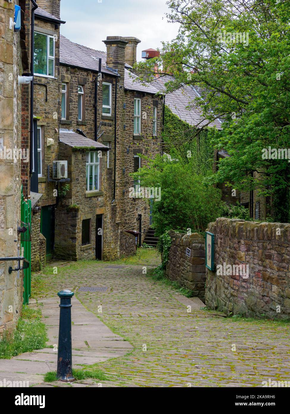 cobbled lanes behind old stone built houses New Mills Derbyshire Stock