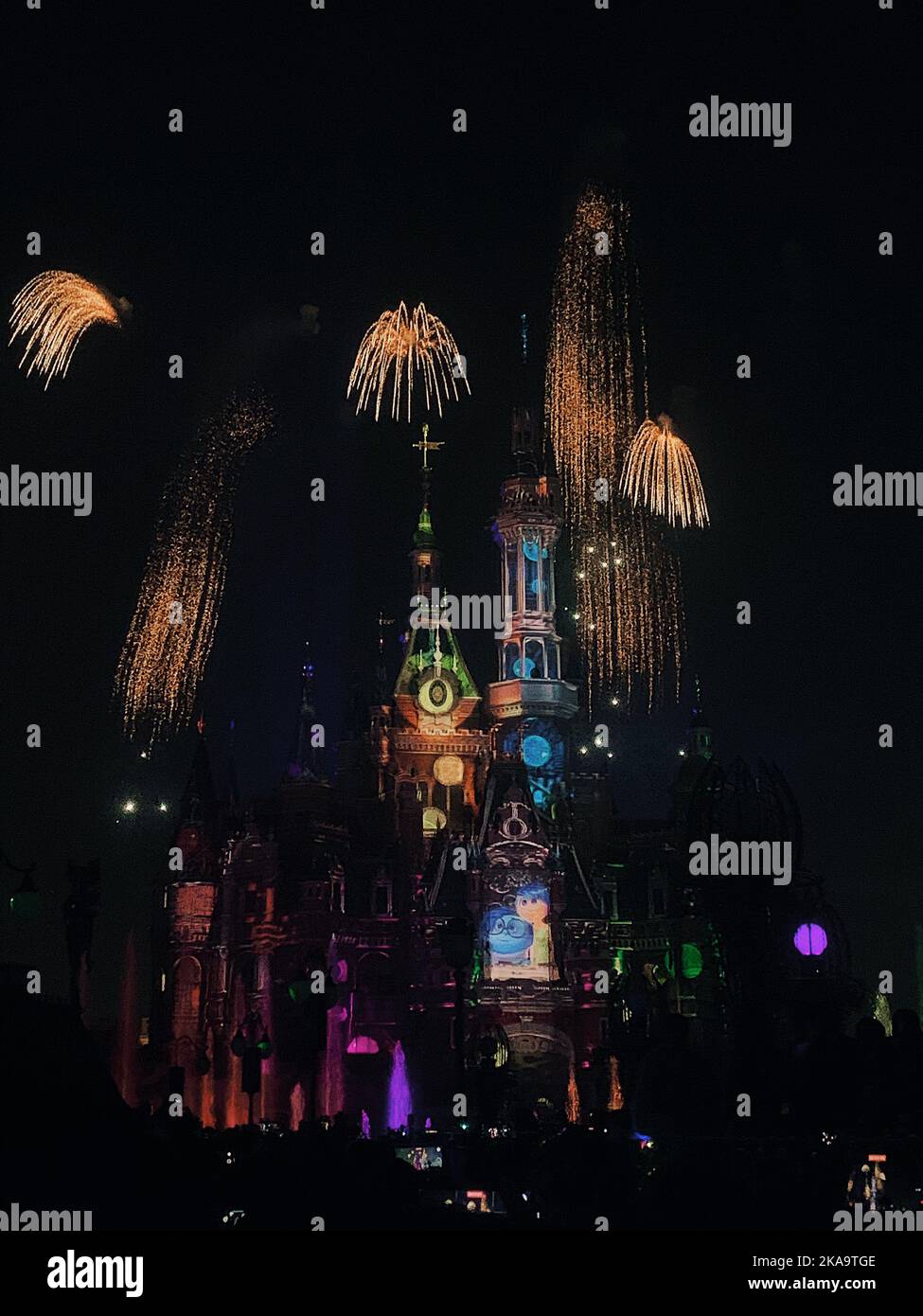 Shanghai disneyland fireworks hires stock photography and images Alamy