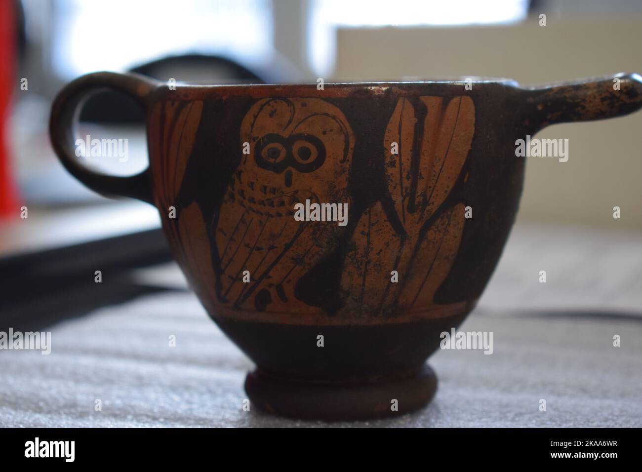 https://c8.alamy.com/comp/2KAA6WR/a-closeup-shot-of-ceramic-pottery-with-owl-2KAA6WR.jpg