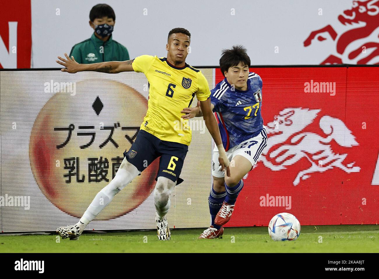 DUSSELDORF - (lr) Byron Castillo of Ecuador, Yuki Soma of Japan during ...