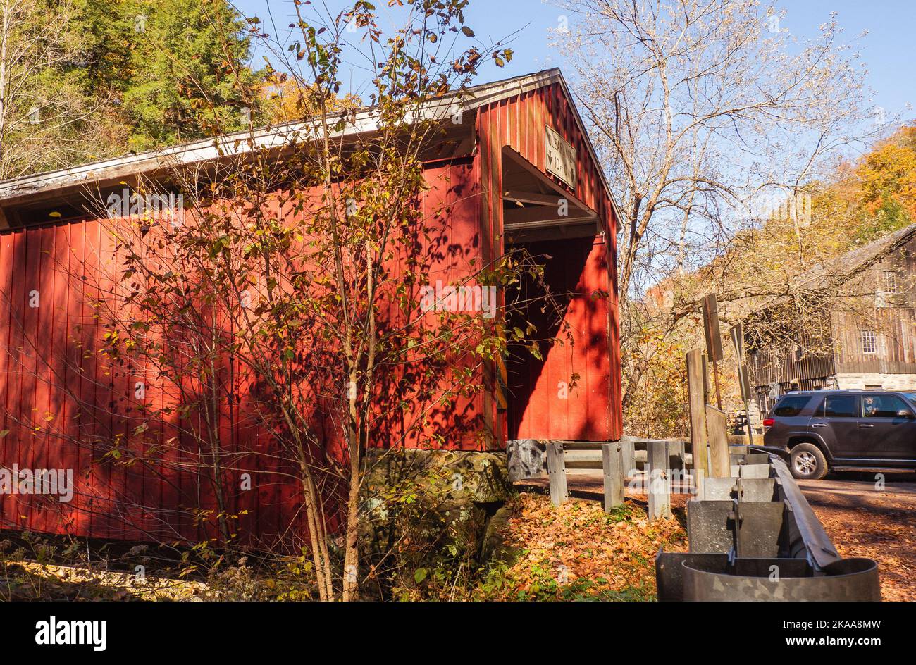 New england barn hi-res stock photography and images - Alamy