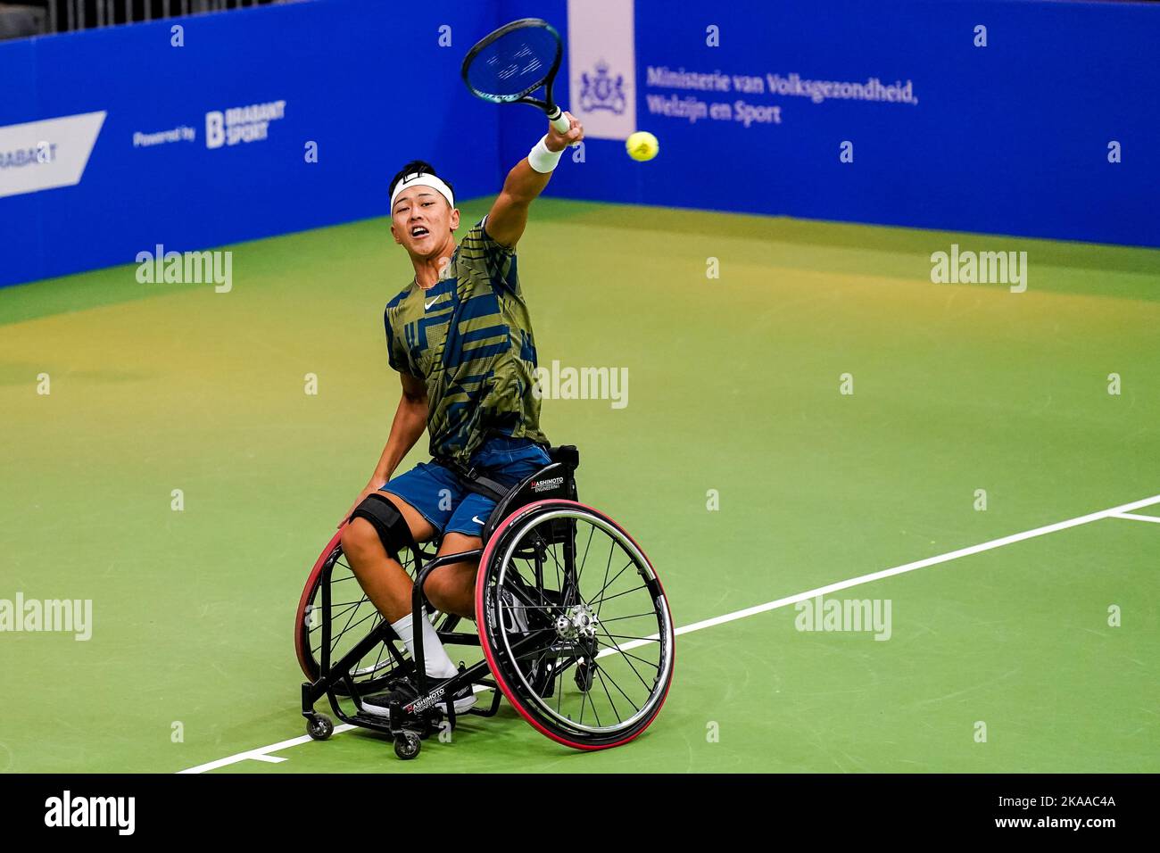 OSS, NETHERLANDS - NOVEMBER 1: Tokito Oda of Japan plays a backhand in his match against Alfie Hewett of Great Britain during Day 3 of the 2022 ITF Wheelchair Tennis Masters at Sportcentrum de Rusheuvel on November 1, 2022 in Oss, Netherlands (Photo by Rene Nijhuis/Orange Pictures) Stock Photo