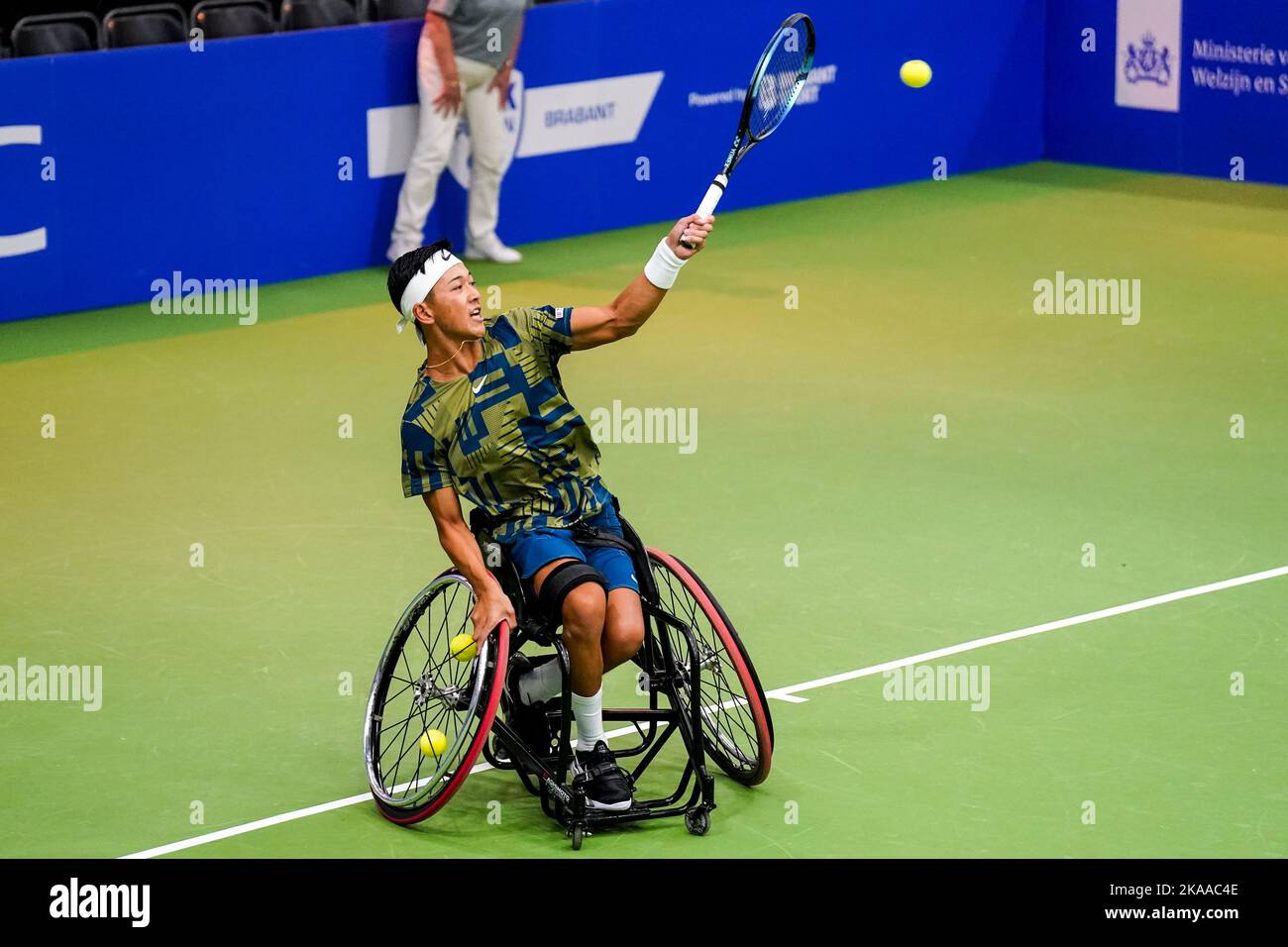 OSS, NETHERLANDS - NOVEMBER 1: Tokito Oda of Japan plays a forehand in his match against Alfie Hewett of Great Britain during Day 3 of the 2022 ITF Wheelchair Tennis Masters at Sportcentrum de Rusheuvel on November 1, 2022 in Oss, Netherlands (Photo by Rene Nijhuis/Orange Pictures) Stock Photo