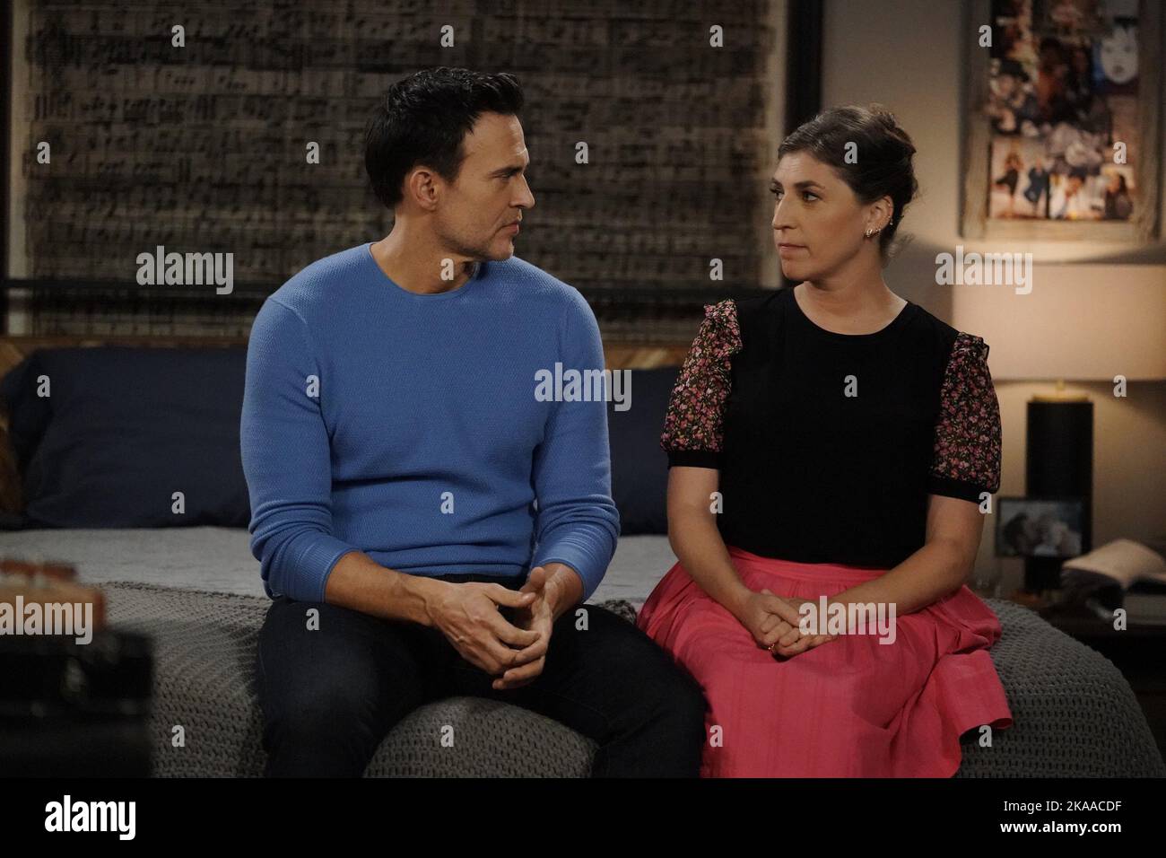 CALL ME KAT, from left Cheyenne Jackson, Mayim Bialik, Call Me Hot