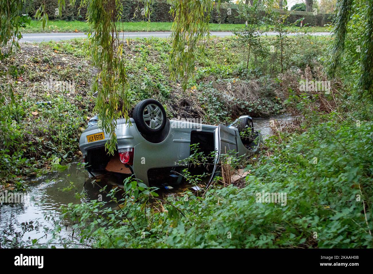 Rain flowing off roof hi-res stock photography and images - Alamy