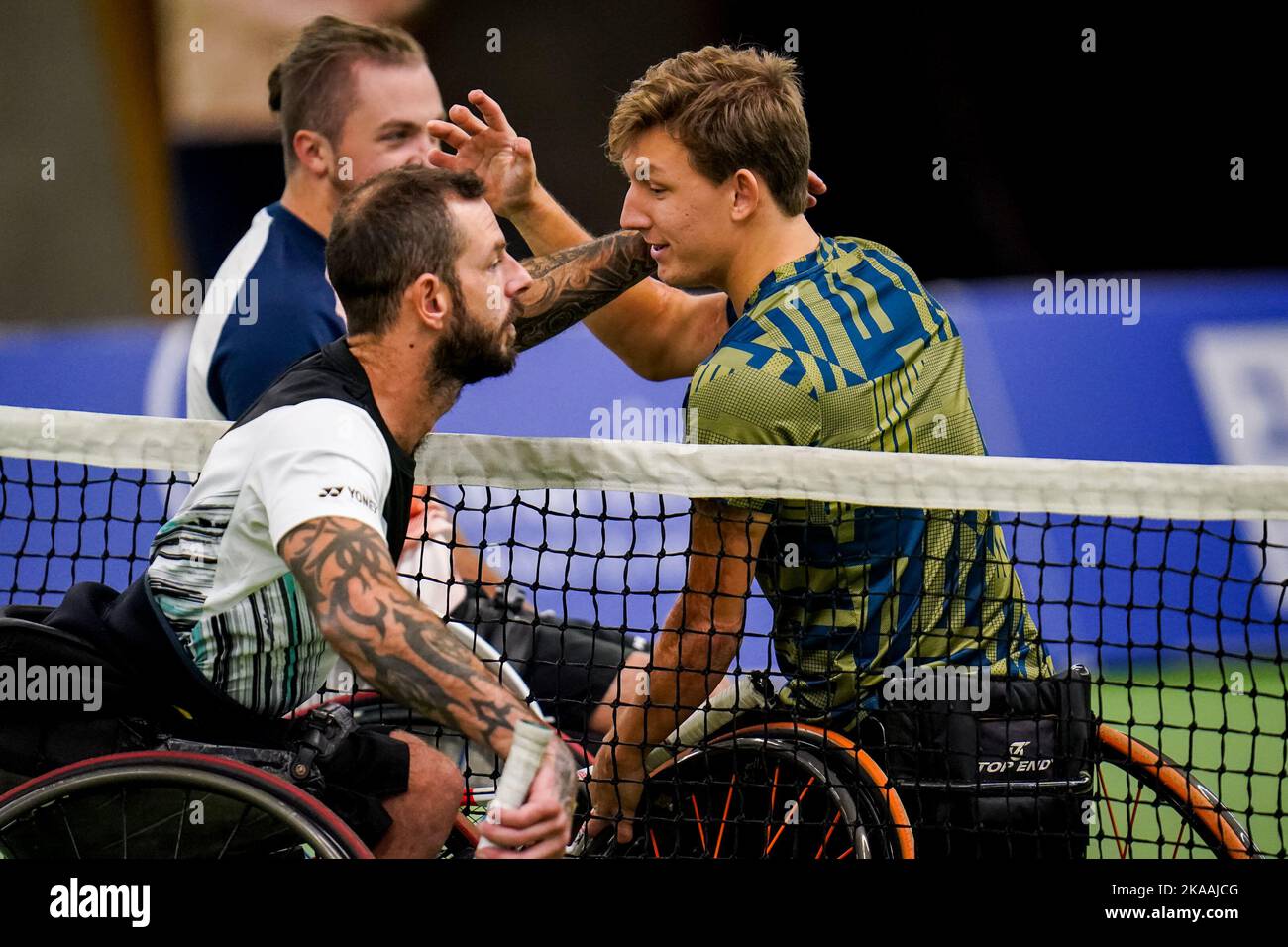 OSS, NETHERLANDS - NOVEMBER 1: Heath Davidson of Australia congratulates Niels Vink of the Netherlands after their men's doubles match during Day 3 of the 2022 ITF Wheelchair Tennis Masters at Sportcentrum de Rusheuvel on November 1, 2022 in Oss, Netherlands (Photo by Rene Nijhuis/Orange Pictures) Stock Photo