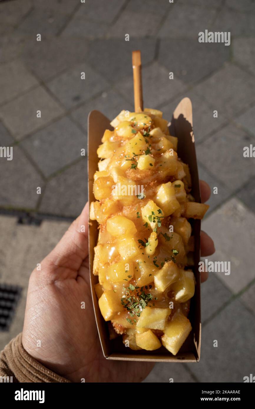 Francês Estilo Coreano França Milho Cachorro Gamja Hotdog Vestida No Prato.  Horizontal Foto de Stock - Imagem de gourmet, frite: 265033826